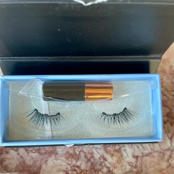 Kiss Press-On and Lashies Brand Lashes Lot - Black - Picture 7 of 12